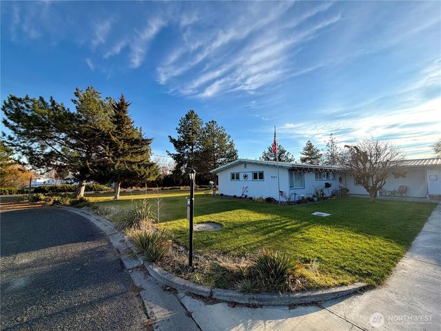 541 Fairchild Loop, Moses Lake, WA 98837