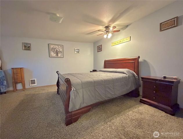 541 Fairchild Loop, Moses Lake, WA 98837