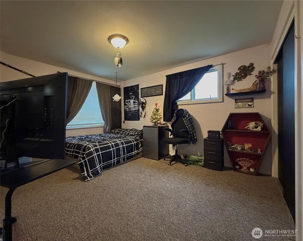 541 Fairchild Loop, Moses Lake, WA 98837