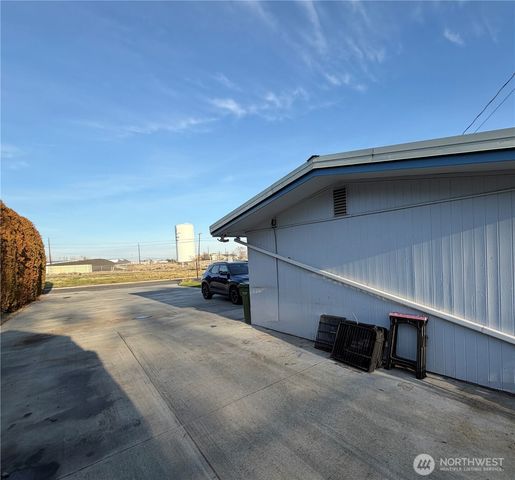 541 Fairchild Loop, Moses Lake, WA 98837