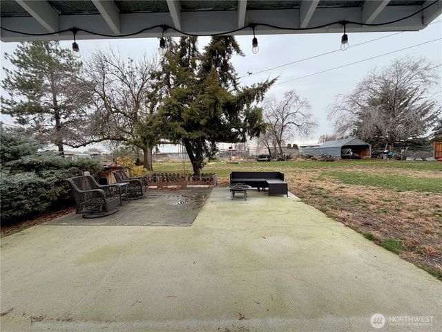 541 Fairchild Loop, Moses Lake, WA 98837
