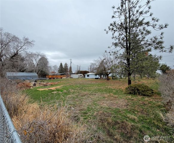 541 Fairchild Loop, Moses Lake, WA 98837