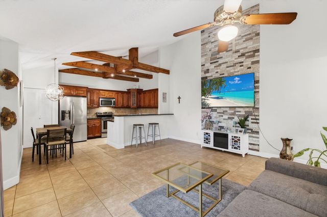 1057 Summit Trail Circle B, West Palm Beach, FL 33415