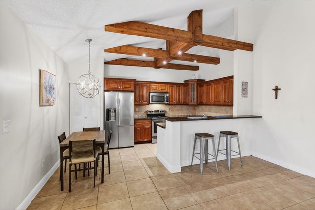 1057 Summit Trail Circle B, West Palm Beach, FL 33415