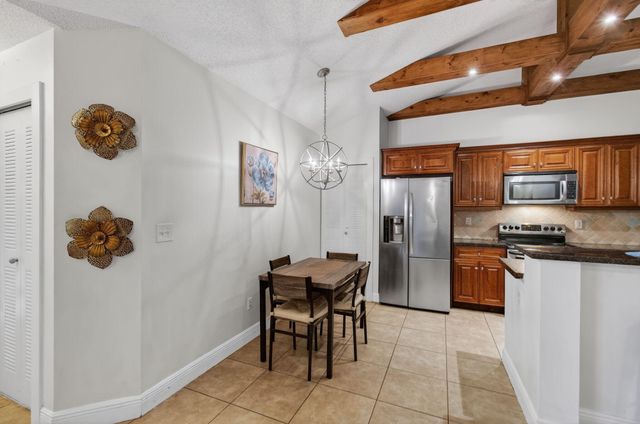 1057 Summit Trail Circle B, West Palm Beach, FL 33415