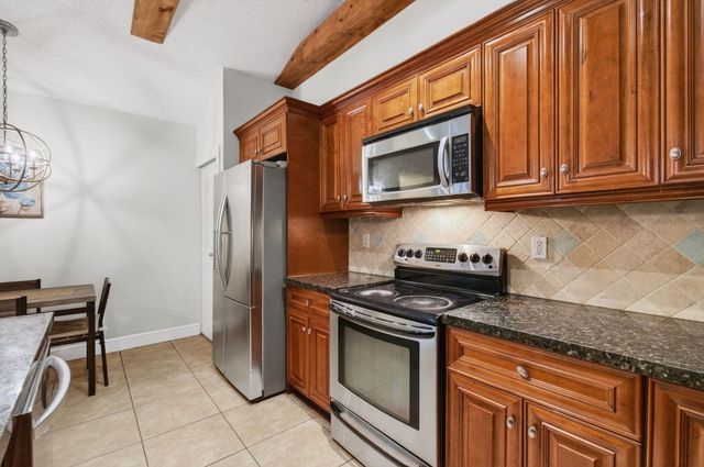 1057 Summit Trail Circle B, West Palm Beach, FL 33415