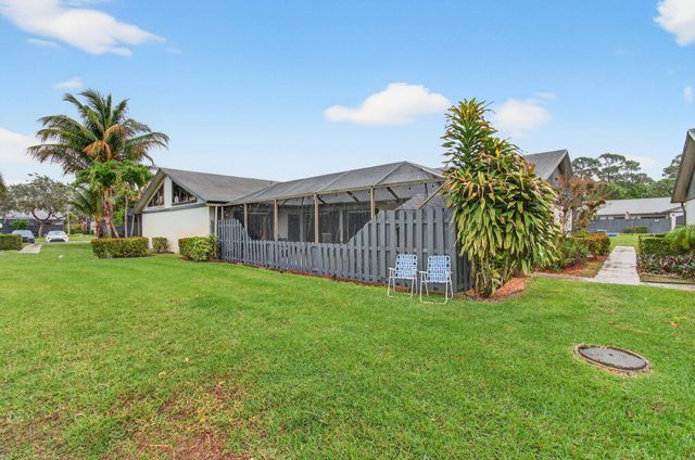 1057 Summit Trail Circle B, West Palm Beach, FL 33415