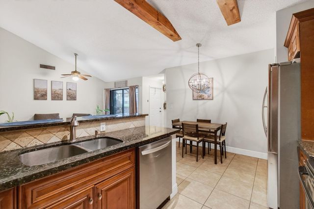 1057 Summit Trail Circle B, West Palm Beach, FL 33415