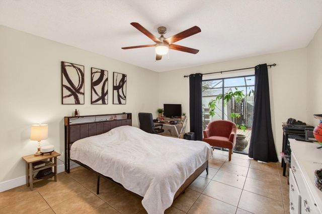 1057 Summit Trail Circle B, West Palm Beach, FL 33415