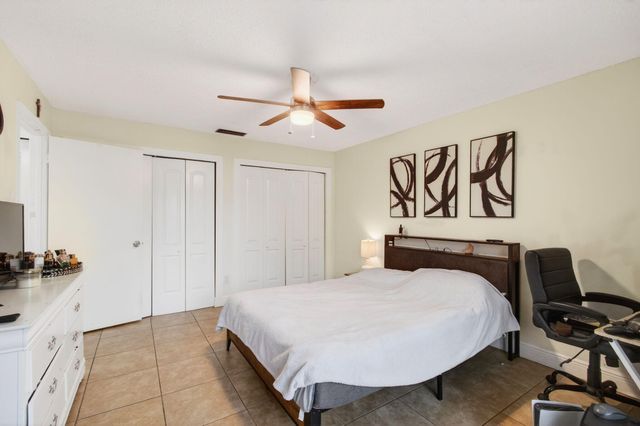 1057 Summit Trail Circle B, West Palm Beach, FL 33415