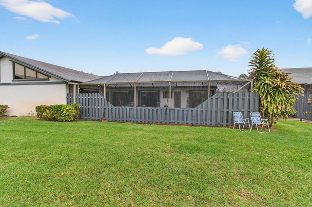 1057 Summit Trail Circle B, West Palm Beach, FL 33415