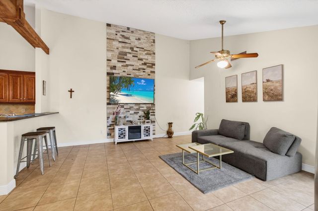 1057 Summit Trail Circle B, West Palm Beach, FL 33415