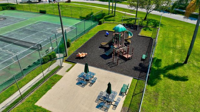 1057 Summit Trail Circle B, West Palm Beach, FL 33415