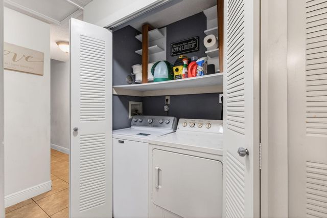 1057 Summit Trail Circle B, West Palm Beach, FL 33415