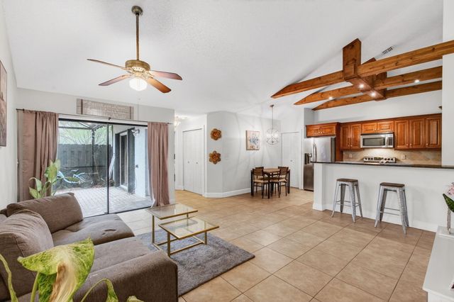 1057 Summit Trail Circle B, West Palm Beach, FL 33415