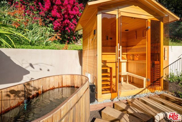 3640 Mandeville Canyon Road, Los Angeles, CA 90049