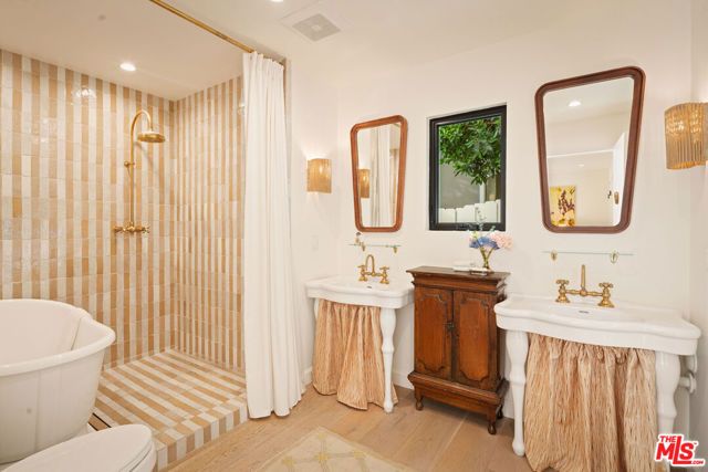 3640 Mandeville Canyon Road, Los Angeles, CA 90049