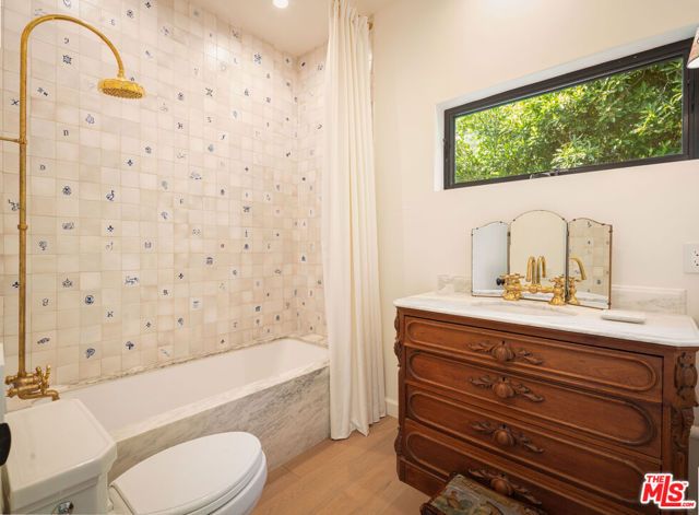 3640 Mandeville Canyon Road, Los Angeles, CA 90049