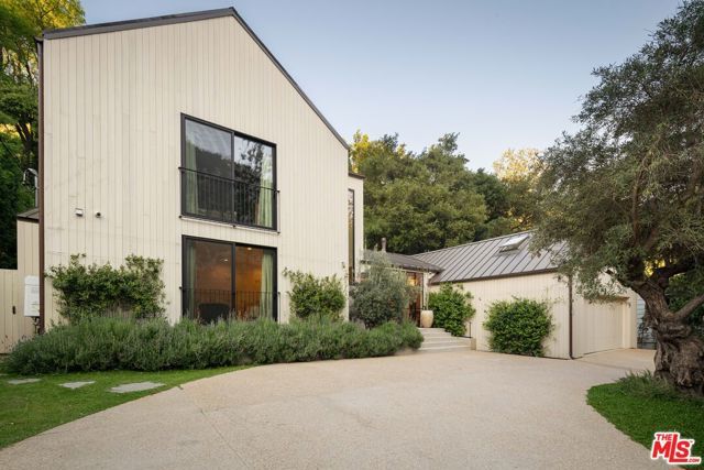 3640 Mandeville Canyon Road, Los Angeles, CA 90049