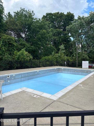 306 Chanel Ct APT 4, Louisville, KY 40218