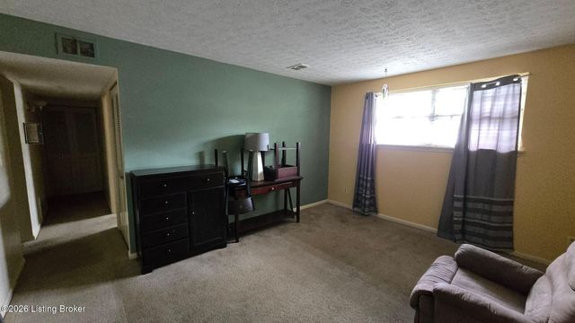 306 Chanel Ct APT 4, Louisville, KY 40218