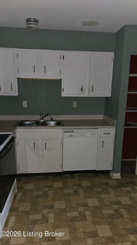 306 Chanel Ct APT 4, Louisville, KY 40218