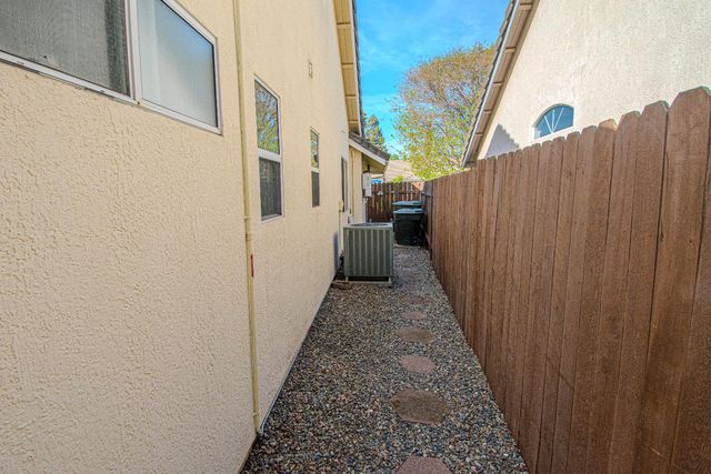 3904 Fawn Run Way, Antelope, CA 95843