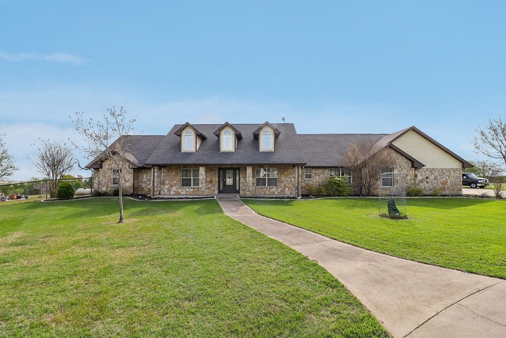 217 Pebble Ridge Court, Cresson, TX 76035