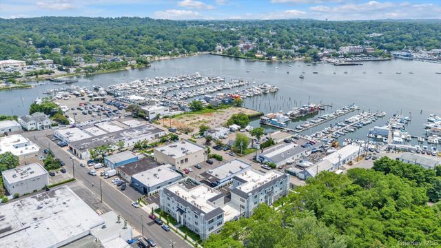20 Secatoag Avenue 1A, Port Washington, NY 11050