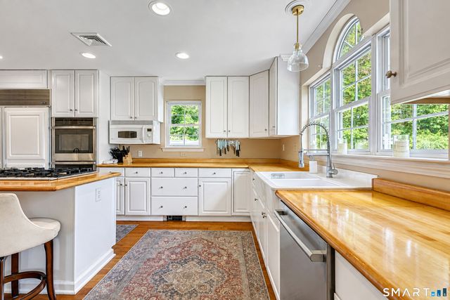 36 Shadows End Lane, Milford, CT 06460