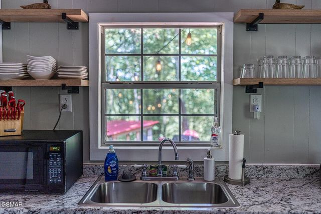 1901 Blackberry Way, Sevierville, TN 37876