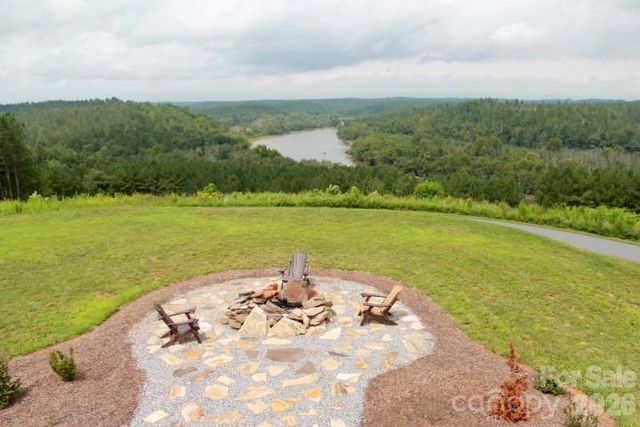 374 E Settings Boulevard NW, Valdese, NC 28690