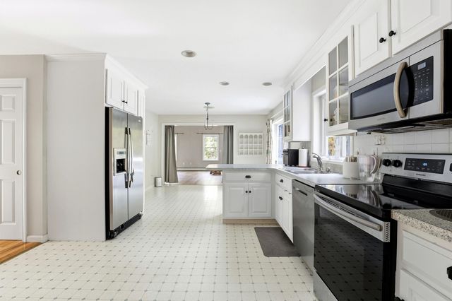 13 Cottonwood Road, Plaistow, NH 03865