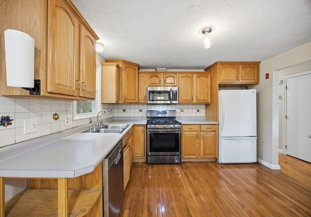 970 Crescent St, Brockton, MA 02302