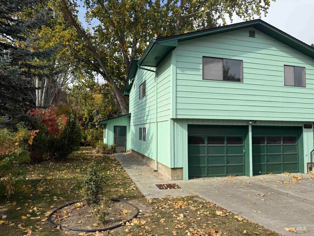 1329 Tamarack, Moscow, ID 83843 photo 2