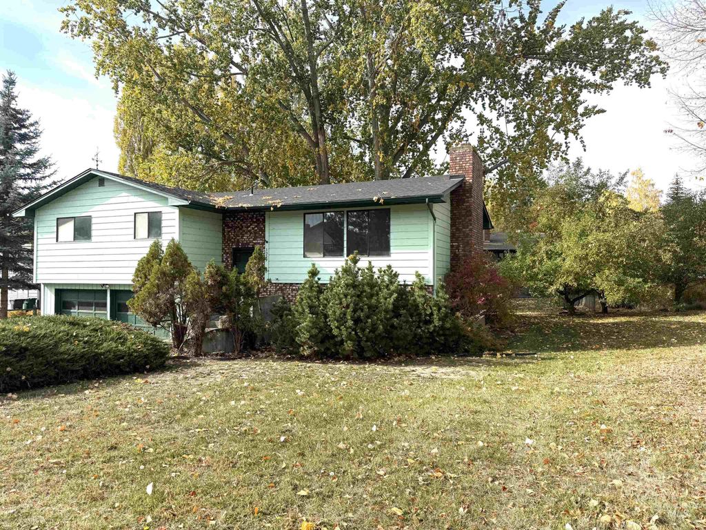 1329 Tamarack, Moscow, ID 83843 photo 3