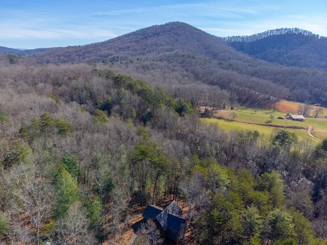 397 Kennelly Loop, Murphy, NC 28906