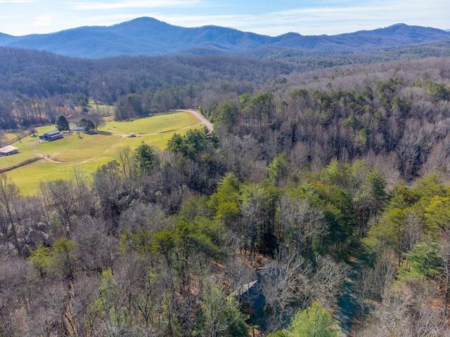 397 Kennelly Loop, Murphy, NC 28906