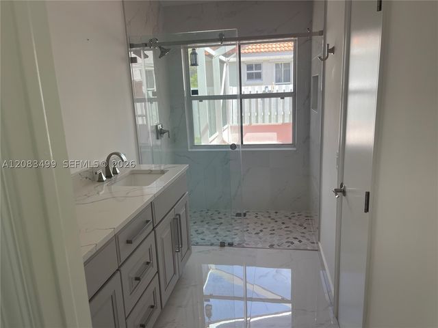 816 Sand Creek Cir, Weston, FL 33327