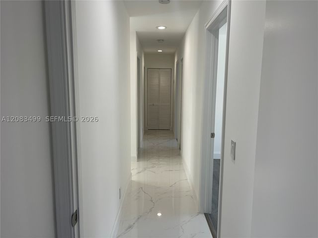 816 Sand Creek Cir, Weston, FL 33327