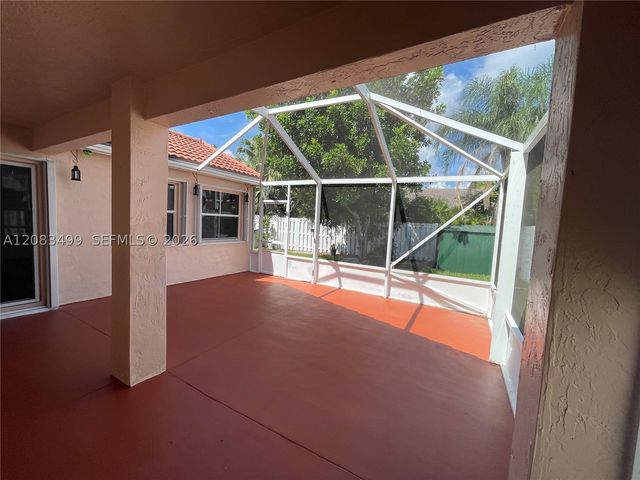 816 Sand Creek Cir, Weston, FL 33327