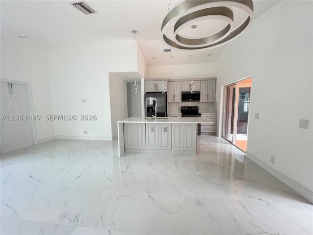 816 Sand Creek Cir, Weston, FL 33327