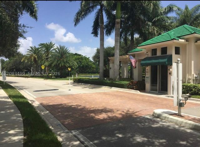 816 Sand Creek Cir, Weston, FL 33327