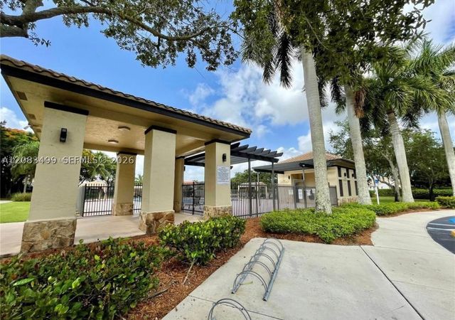 816 Sand Creek Cir, Weston, FL 33327
