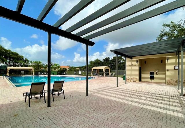 816 Sand Creek Cir, Weston, FL 33327