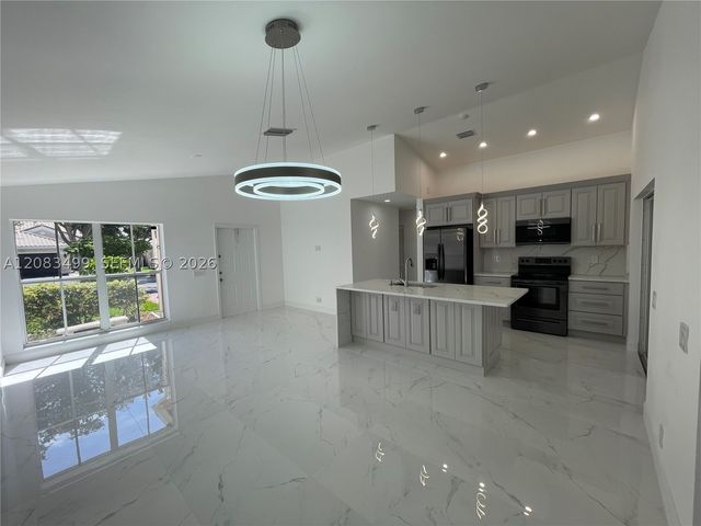 816 Sand Creek Cir, Weston, FL 33327