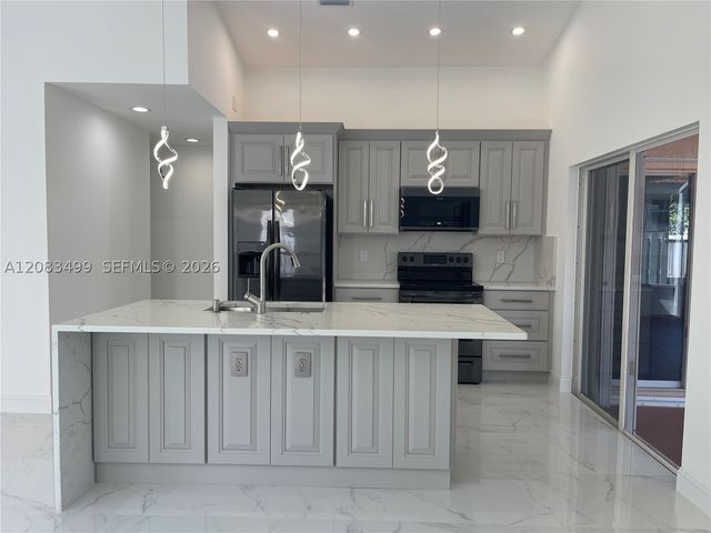 816 Sand Creek Cir, Weston, FL 33327