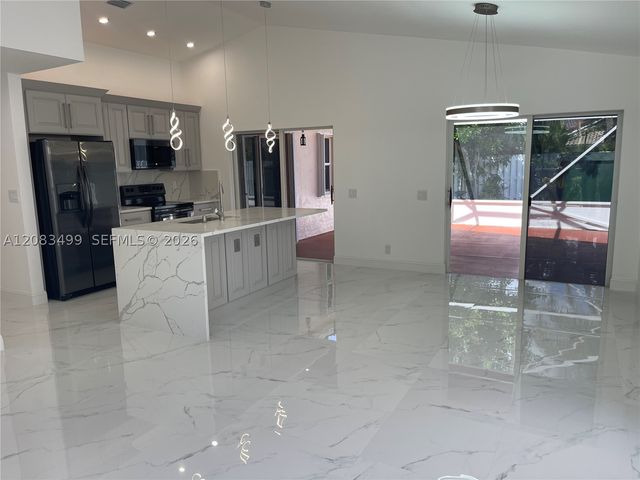 816 Sand Creek Cir, Weston, FL 33327