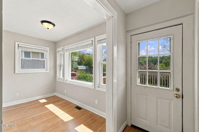 1107 Massachusetts Avenue, Bristol, VA 24201