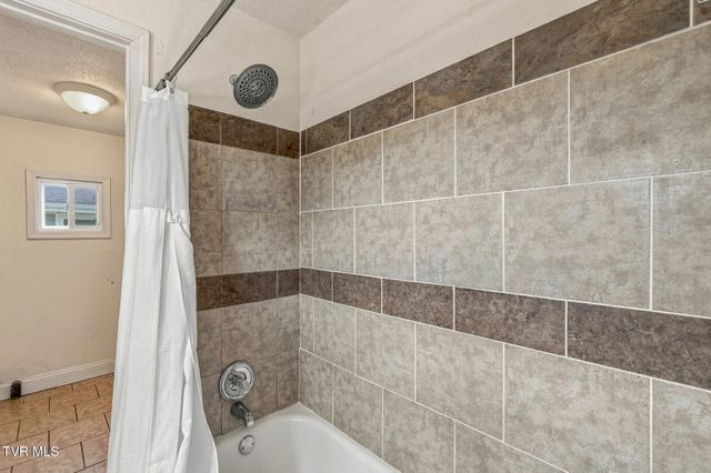 1107 Massachusetts Avenue, Bristol, VA 24201